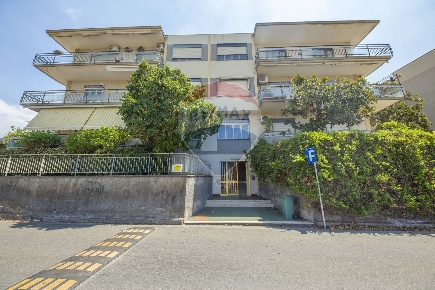 Foto Appartamento in VIA LUIGI EINAUDI, Sant'Agata li Battiati di 192 m²