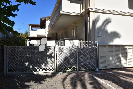 Foto Appartamento a Massa Marina di Massa Centro di 65 m² con 4 locali