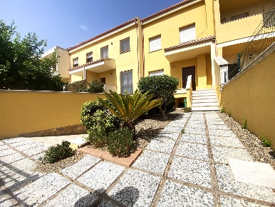 Foto Villa a schiera a Cagliari di 187 m² con 4 locali in vendita