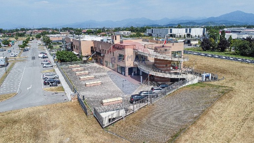 Foto Attività commerciale a Cavernago Triangolo Di Cavernago di 2860 m²