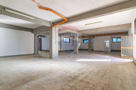 Foto Box in VIA SAN GIACOMO, Catania Ballo - Cibele di 195 m² con 1 locali
