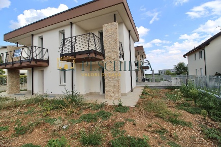 Foto Villa unifamiliare in Via Venezia, Valeggio sul Mincio di 220 m²