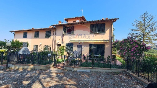 Foto Appartamento in Via Falagiana, Montespertoli di 122 m² con 5 locali