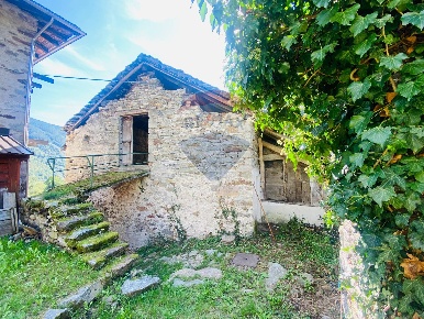 Foto Casa indipendente in LOCALITA' COLOMBIT, Fontainemore di 90 m²