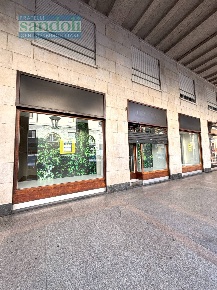 Foto Ufficio in Via Vittorio Veneto, Vercelli Centro di 90 m² con 3 locali