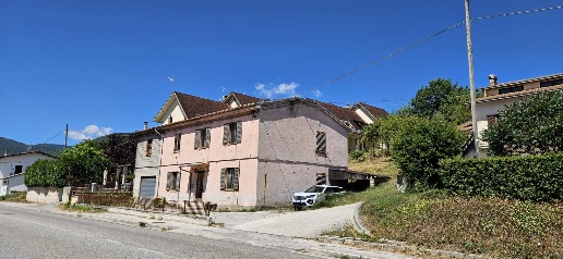 Foto Case semi ndipendenti in Via Roma, L'Aquila Civitatomassa di 160 m²