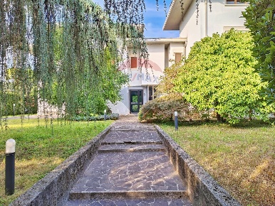 Foto Villa singola in Via F. Crispi, Costabissara Crispi Cavour di 330 m²