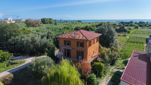 Foto Casa indipendente in Via Ischia I, Grottammare Centro di 300 m²