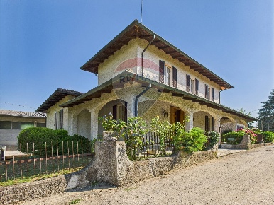 Foto Rustico in Località Versiggia, Santa Maria della Versa di 1300 m²