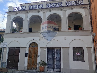 Foto Appartamento in Piazza Ragghianti, Viareggio Centro di 140 m²