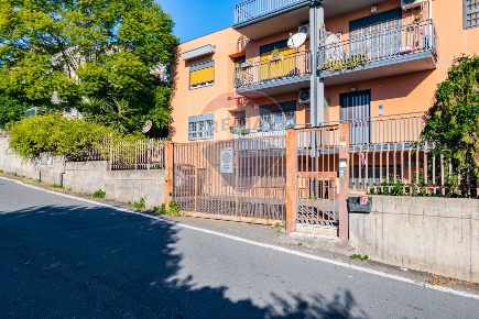 Foto Box in VIA SAN GIACOMO, Catania Ballo - Cibele di 90 m² con 1 locali