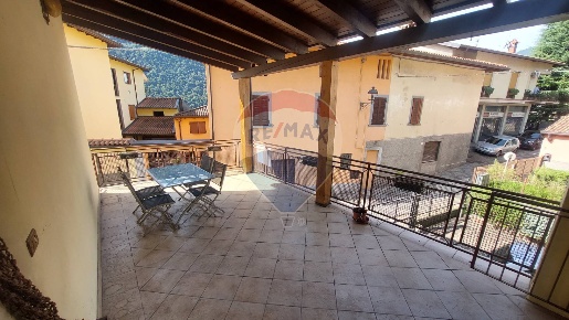 Foto Casa indipendente a Endine Gaiano Endine di 600 m² con 4 locali
