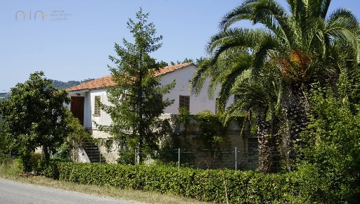Foto Rustico in contrada collevecchio, Ripatransone di 267 m² con 12 locali