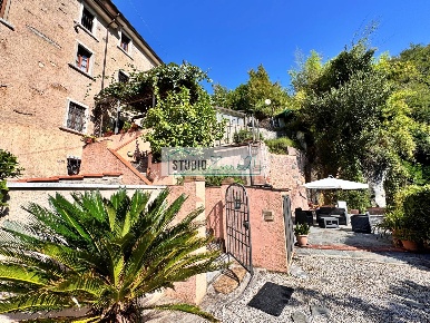 Foto Case semi ndipendenti in via vitoio, Pietrasanta di 200 m² in vendita
