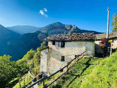 Foto Casa indipendente in LOCALITA'SUC, Lillianes di 100 m² con 5 locali