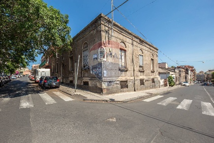 Foto Appartamento in Via Merlino, Catania Cibali di 170 m² con 7 locali