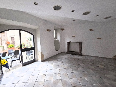 Foto Locale commerciale in via Filippo Nicolai, Caprarola Centro di 41 m²