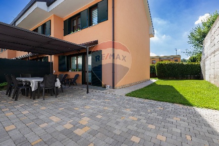 Foto Villa a schiera in via Costa, Busto Arsizio Frati di 160 m² in vendita