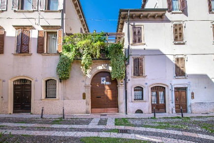 Foto Appartamento in Via Corte Quaranta, Verona Centro Storico di 297 m²