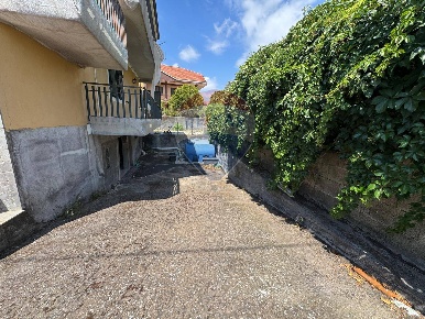 Foto Locale commerciale in via modigliani, Mascalucia Centro di 125 m²