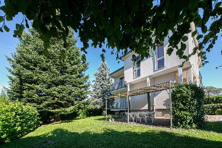 Foto Villa singola in Via IV Novembre, Bernareggio Centro di 260 m²