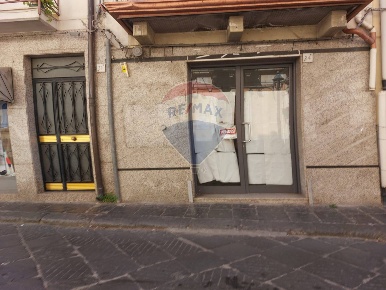 Foto Negozio in via vittorio emanuele, Francavilla di Sicilia di 29 m²