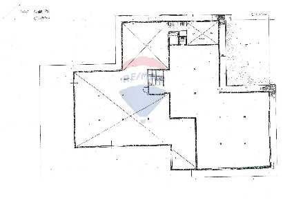 Foto Locale commerciale a Piombino Centro di 2000 m² con 10 locali