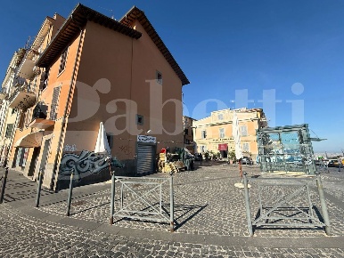 Foto Attività commerciale in Via Regina Margherita 19, Frascati di 30 m²