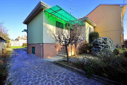 Foto Villa unifamiliare a Mesero di 135 m² con 3 locali in vendita