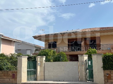 Foto Villa bifamiliare a Siracusa Pizzuta di 241 m² con 7 locali in vendita