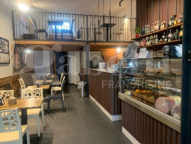 Foto Negozio in Via Camozzi 85, Bergamo Centro di 100 m² con 2 locali