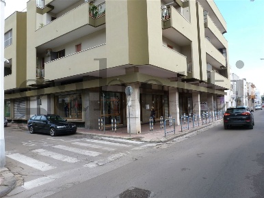 Foto Negozio in Via Cosimo Mariano snc, Copertino di 410 m² in affitto