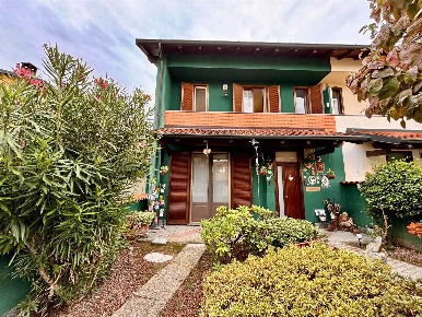 Foto Villa a schiera a Gambolò Centro di 140 m² con 4 locali in vendita