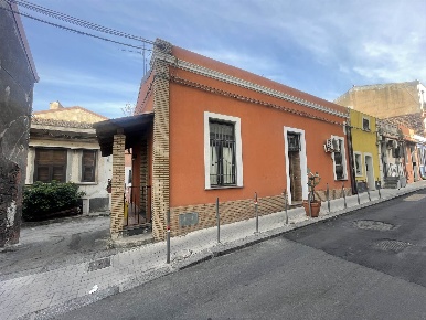 Foto Appartamento a Catania Centro Storico di 90 m² con 4 locali in vendita
