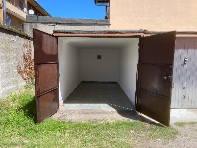 Foto Garage in Via Monviso  78, Rozzano Centro di 12 m² con 1 locali