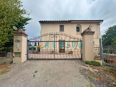 Foto Case semi ndipendenti a Empoli Fontanella di 156 m² con 5 locali