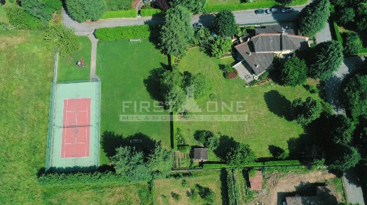 Foto Appartamento in via roma, Casatenovo Centro di 533 m² con 10 locali