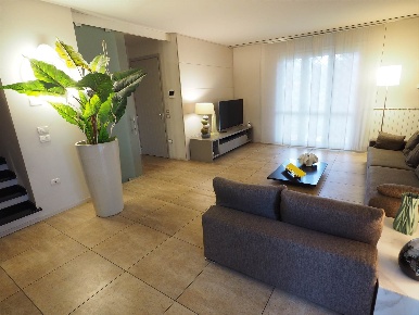 Foto Villa a schiera a Agliana Centro di 170 m² con 8 locali in vendita