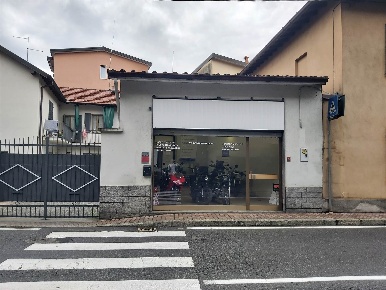 Foto Negozio in Via Dei Mille 17, Trezzo sull'Adda di 60 m² con 2 locali