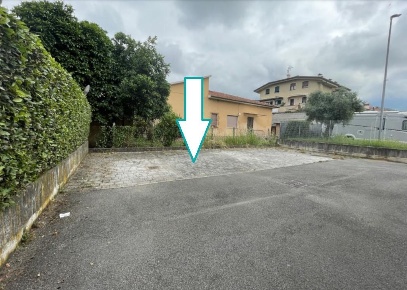 Foto Box a Seravezza Ripa Pozzi Querceta Ponterosso di 14 m² con 1 locali