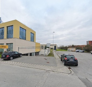 Foto Box a Cascina Semicentro di 312 m² con 7 locali in vendita