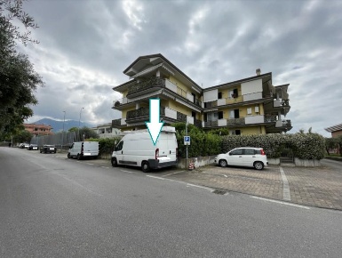 Foto Box a Seravezza Ripa Pozzi Querceta Ponterosso di 13 m² con 1 locali