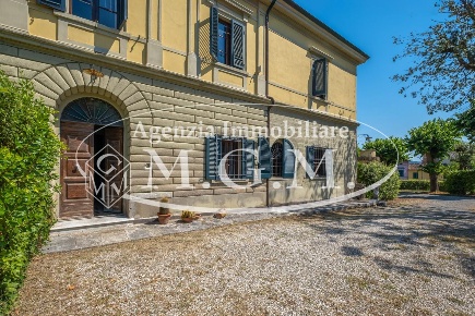 Foto Villa unifamiliare a Capannoli Centro di 390 m² con 10 locali