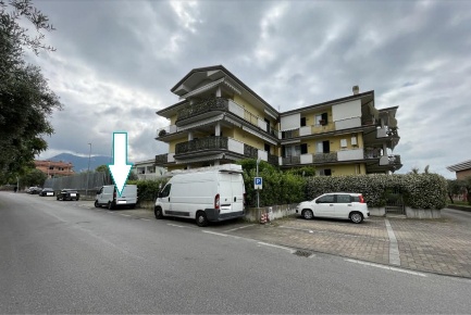 Foto Box a Seravezza Ripa Pozzi Querceta Ponterosso di 13 m² con 1 locali