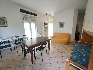 Foto Appartamento a Massa Marina di Massa Centro di 75 m² con 3 locali