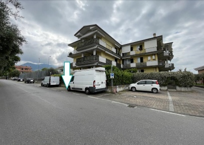 Foto Box a Seravezza Ripa Pozzi Querceta Ponterosso di 13 m² con 1 locali