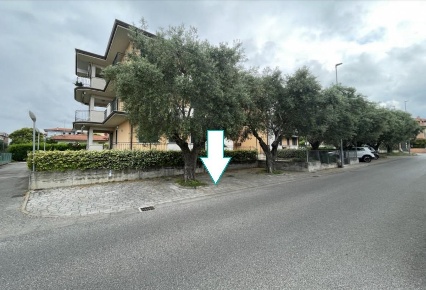 Foto Box a Seravezza Ripa Pozzi Querceta Ponterosso di 14 m² con 1 locali