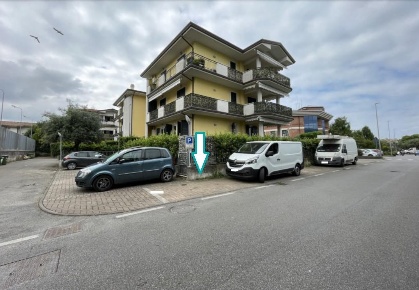 Foto Box a Seravezza Ripa Pozzi Querceta Ponterosso di 13 m² con 1 locali