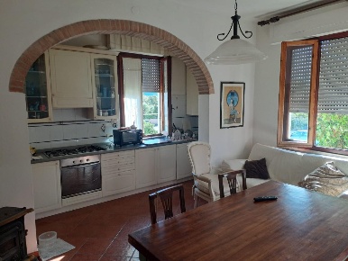 Foto Casa indipendente a Ponsacco Centro di 260 m² con 12 locali in vendita