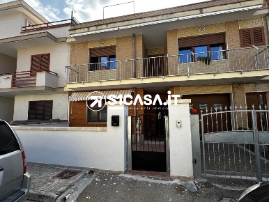 Foto Case semi ndipendenti in Via Rossini, Nardò Centro di 125 m²